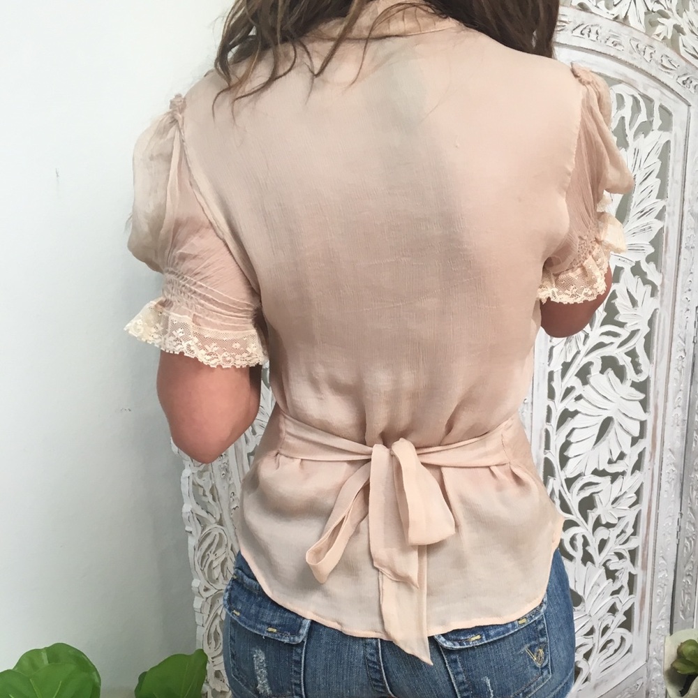 Bebe Gauge Tan ruffle blouse - Picture 4 of 6